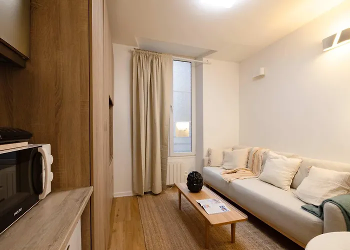 De Charme Republique * باريس