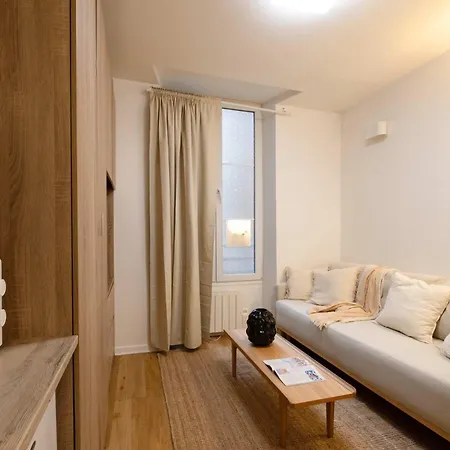 De Charme Republique * Παρίσι